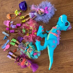 GUC Cave Club Girls and Dinosaur